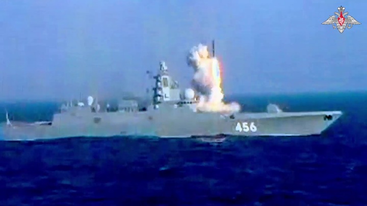 Моряки ВМФ запустили ракеты в ходе учений "Океан-2024"