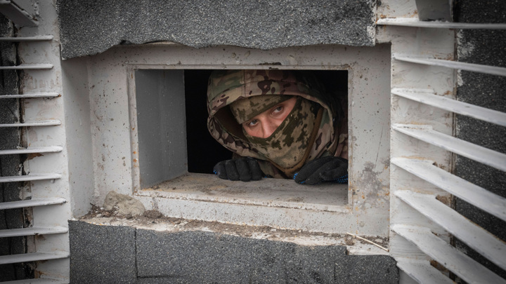 Боевики ВСУ закидывали гранаты в печи в домах жителей Курахова - Новости на Вести.ru