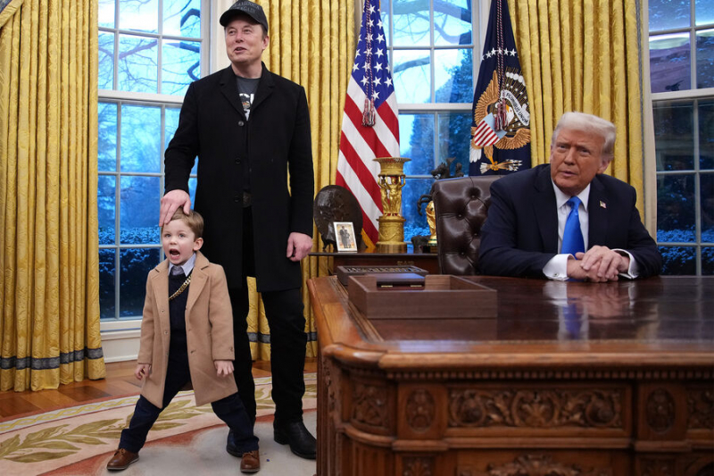 Сын Маска вытер сопли о старинный стол Трампа. А какие еще реликвии хранятся в Овальном кабинете?