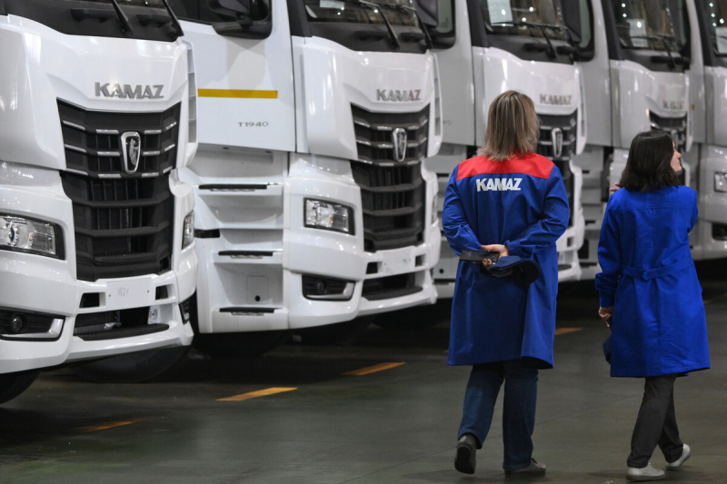 &laquo;КамАЗ&raquo;, ГАЗ, &laquo;АвтоВАЗ&raquo;: российские автозаводы готовы сократить рабочую неделю 