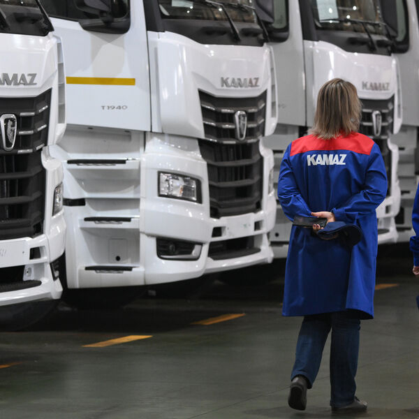 &laquo;КамАЗ&raquo;, ГАЗ, &laquo;АвтоВАЗ&raquo;: российские автозаводы готовы сократить рабочую неделю 