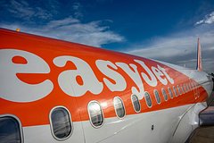 Пилоты едва не врезались в другой самолет при посадке и довели его экипаж до дрожи и слез