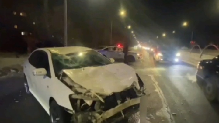 В Чите авто насмерть сбило 2 пешеходов, стоявших на разделительной полосе - Новости на Вести.ru