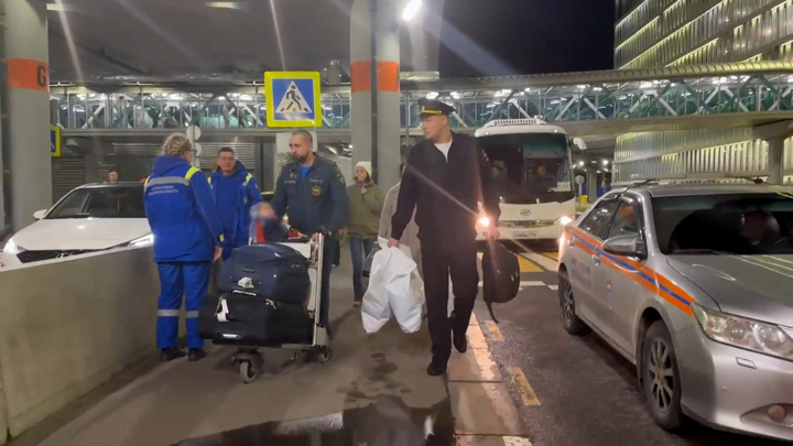 Самолет Москва &ndash; Пхукет совершил аварийную посадку в Домодедово из-за двигателя - Новости на Вести.ru