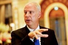 Глава РФПИ задумался о способах оплаты российского газа после новых санкций ЕС